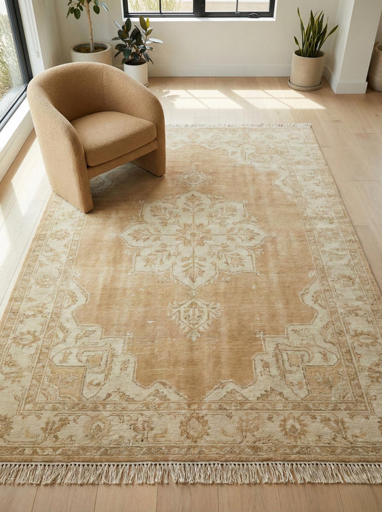 Translation missing: es.Hand knotted Oushak rug with neutral beige vintage medallion design and natural wool texture