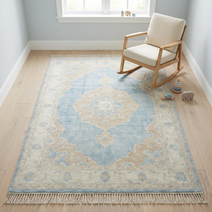 Translation missing: es.Neutral blue medallion rug with hand tied fringe edges and artisan craftsmanship detail