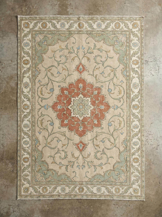 Translation missing: en.Hand knotted wool rug with floral medallion design and 100% wool pile