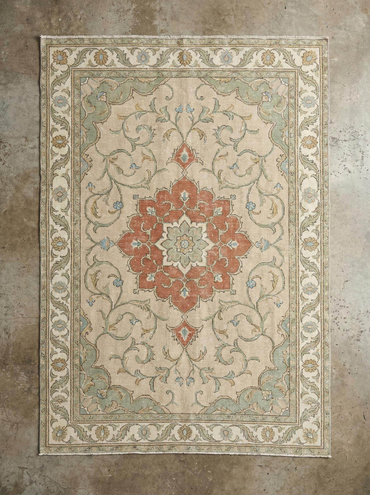 Translation missing: en.Hand knotted wool rug with floral medallion design and 100% wool pile
