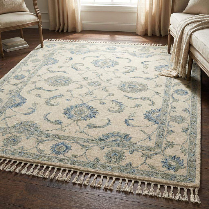 Translation missing: es.Artisan made hand knotted wool rug featuring classic Persian inspired floral medallions
