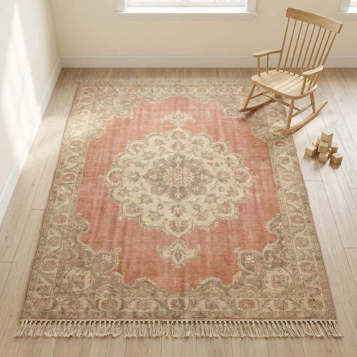 Translation missing: es.Hand Knotted Oushak Wool Area Rug With Faded Pink Medallion