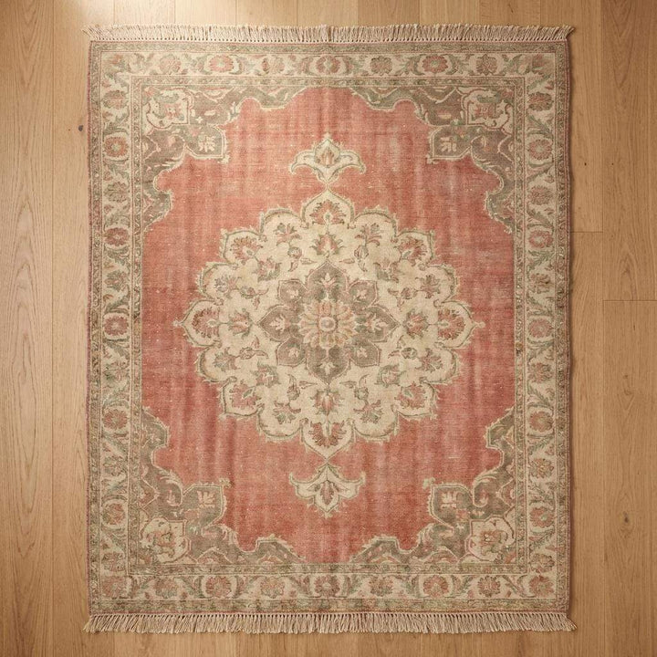 Translation missing: es.Large hand knotted medallion rug suitable for living room or bedroom interiors