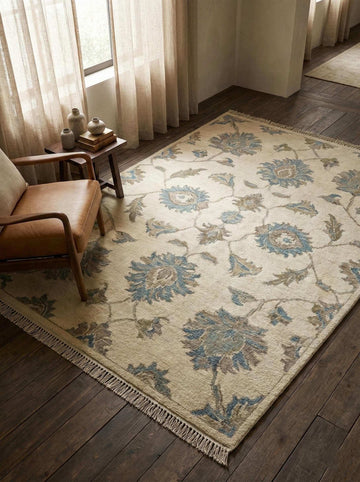Translation missing: es.Hand knotted Oushak wool rug with neutral floral design for elegant living rooms and bedrooms