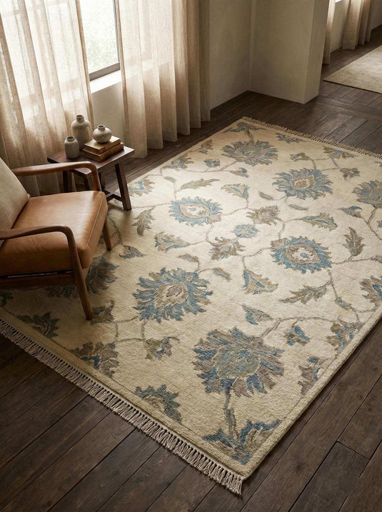 Translation missing: es.Hand knotted Oushak wool rug with neutral floral design for elegant living rooms and bedrooms