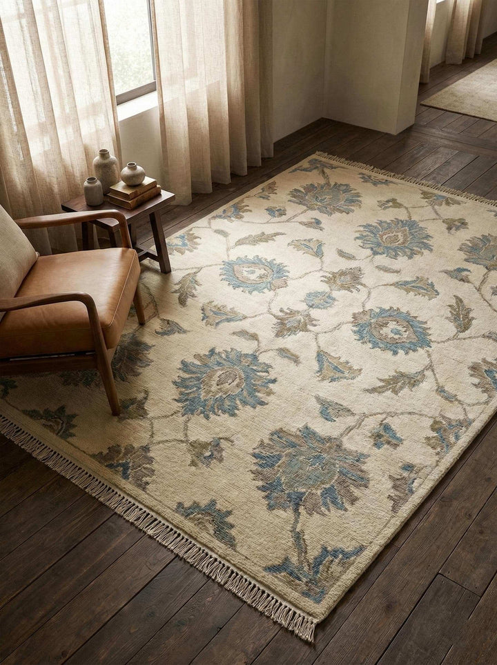 Translation missing: es.Hand knotted Oushak wool rug with neutral floral design for elegant living rooms and bedrooms