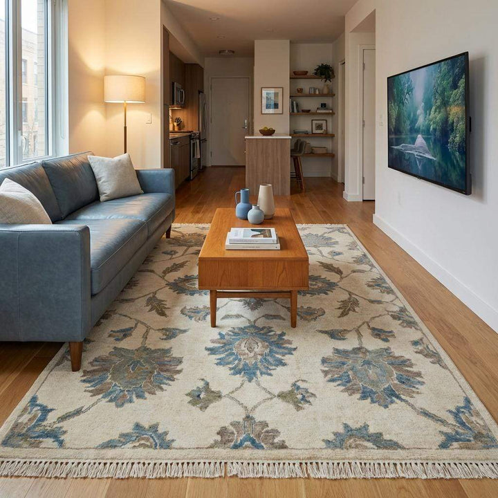 Translation missing: es.Elegant handmade wool area rug with timeless floral pattern and classic neutral color palette