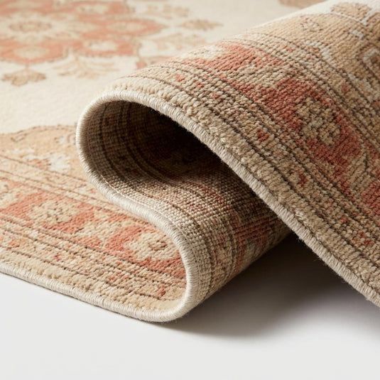 Translation missing: es.Hand knotted Oushak wool rug with ivory and terracotta floral medallion in vintage style living room setting