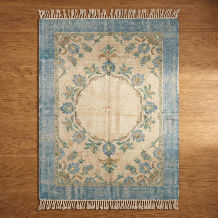Translation missing: es.Artisan hand knotted wool carpet with soft abrash and decorative border pattern