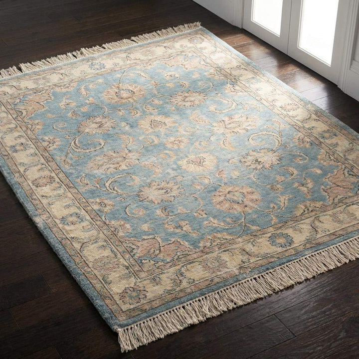 Translation missing: es.Artisan crafted Oushak wool rug with soft colors suitable for elegant home interiors