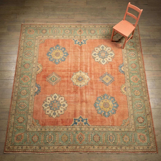 Translation missing: es.Hand knotted wool Oushak rug with traditional floral design for living room decor