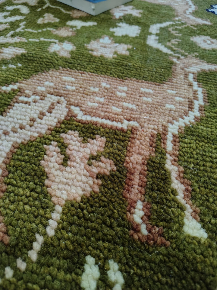 Translation missing: es.Hand knotted wool rug with green Persian animal motif and navy floral border