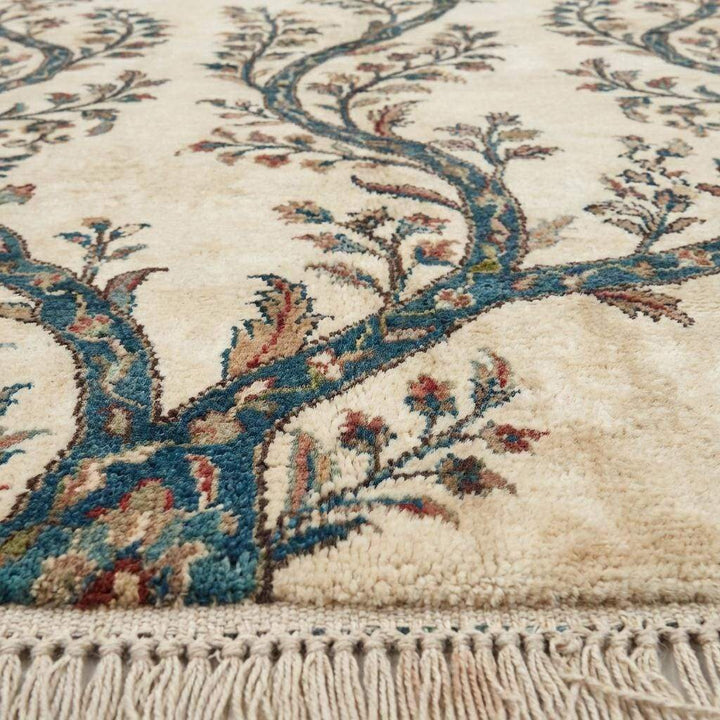 Translation missing: es.Close-up of dense hand-knotted wool pile showing intricate individual knots and variegated teal yarn texture with a soft, matte finish