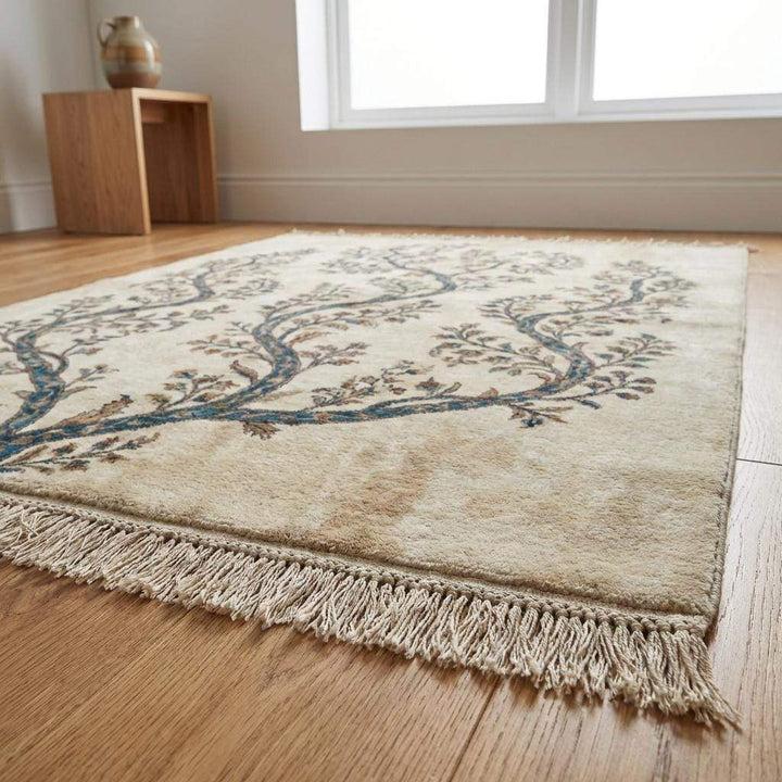 Translation missing: es.Wide shot of a neutral tree motif rug in a sunlit room, highlighting the organic movement and artisan craftsmanship of the floral pattern
