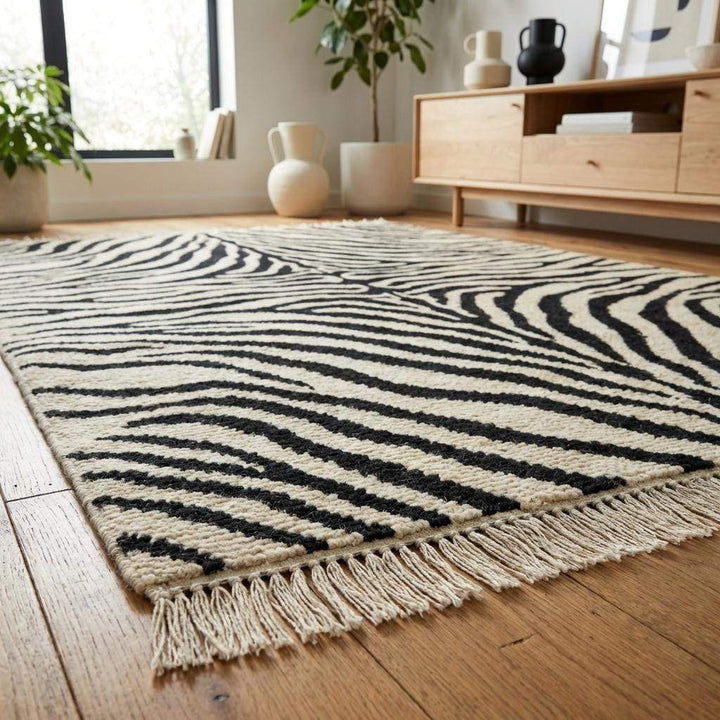 Translation missing: es.Contemporary hand knotted rug featuring organic stripe pattern and neutral tones