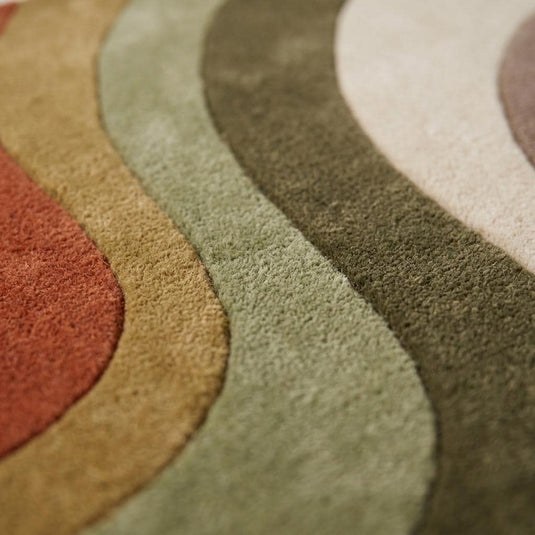 Translation missing: es.Close-up texture of hand tufted wool blend rug showing carved organic wave pattern and soft dense cut pile detailing __etsy:8037367612