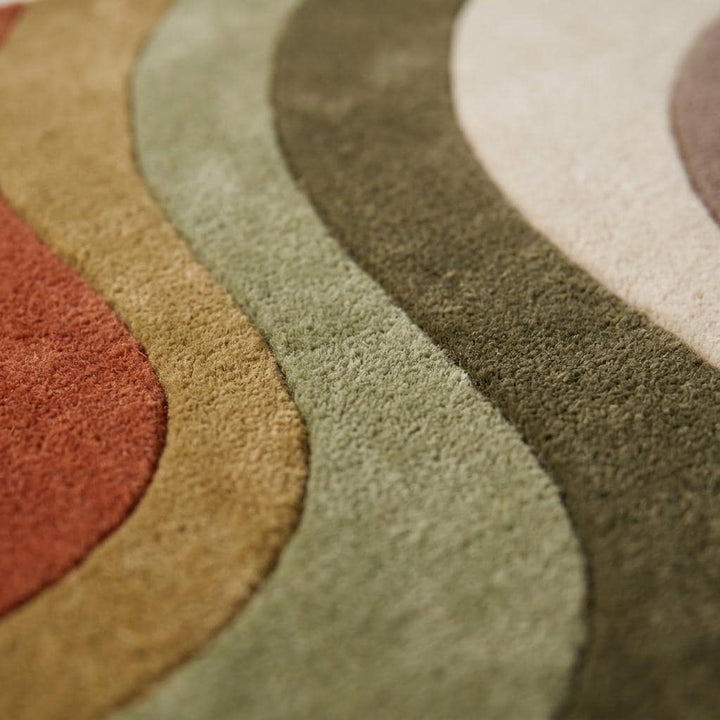 Translation missing: es.Close-up texture of hand tufted wool blend rug showing carved organic wave pattern and soft dense cut pile detailing __etsy:8037367612