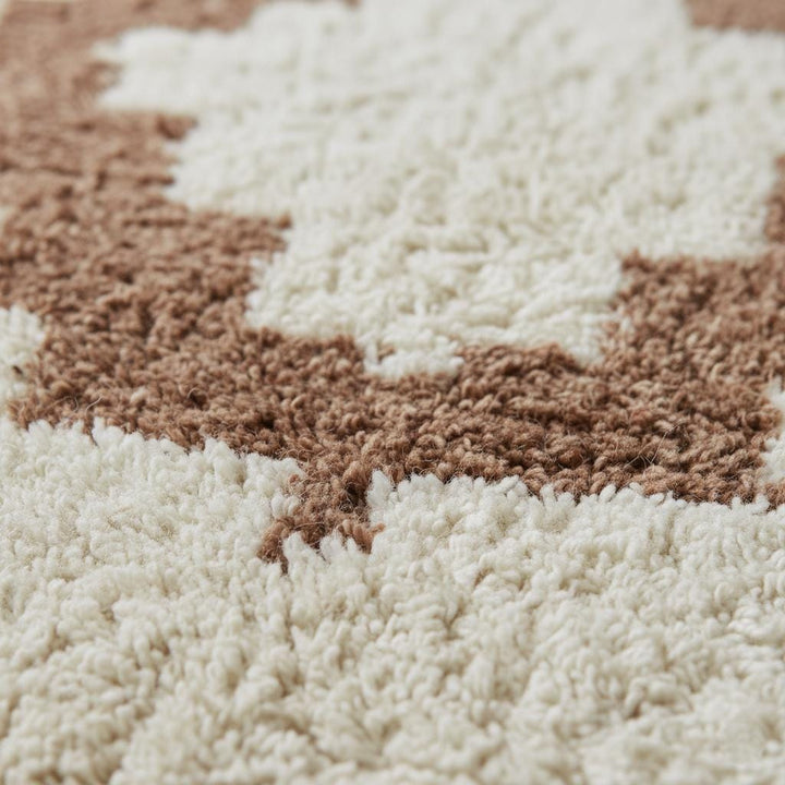Translation missing: es.Wool area rug neutral colour palette ivory beige with minimalist boho geometric design