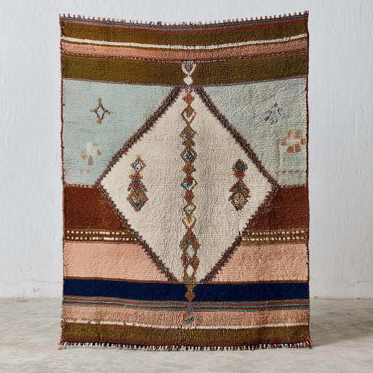 Translation missing: es.Hand-woven Moroccan wool rug with blush pink and sage Berber design