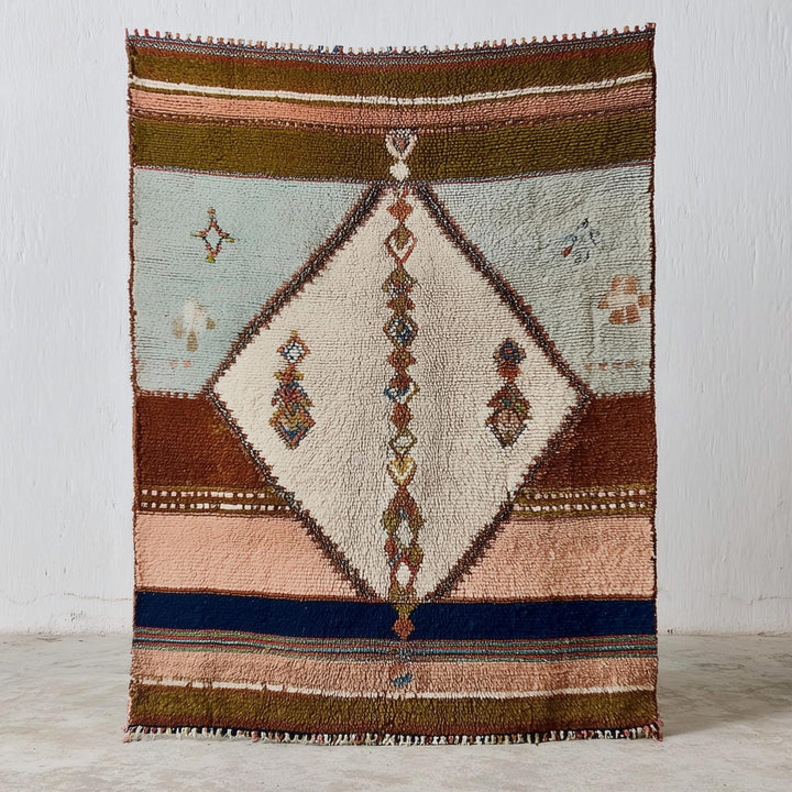 Translation missing: es.Hand-woven Moroccan wool rug with blush pink and sage Berber design