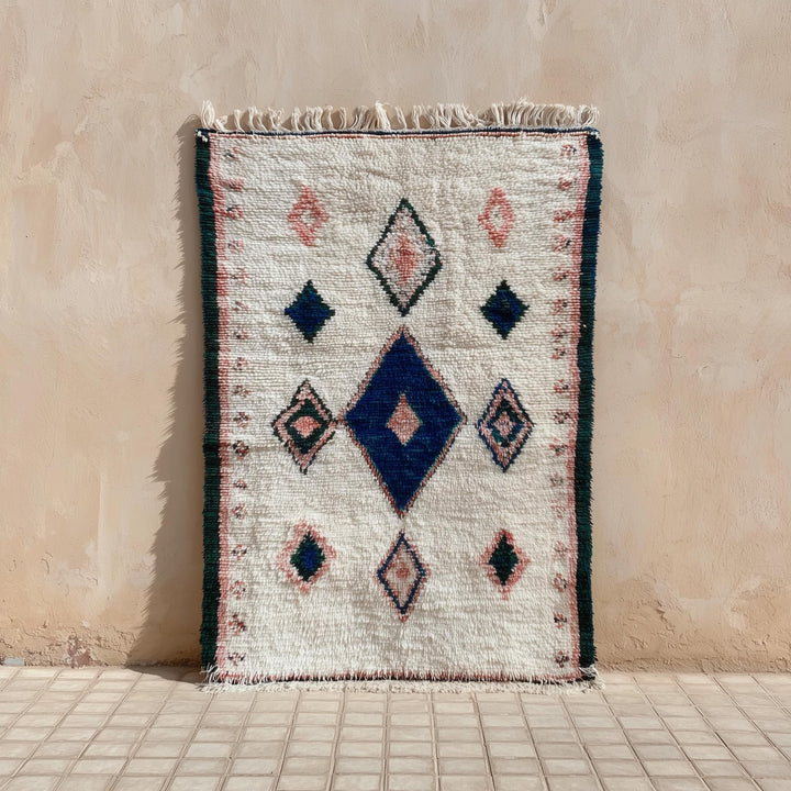 Translation missing: es.Handloom Moroccan Kilim Rug with indigo diamond pattern and wool texture in boho style