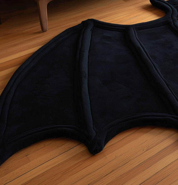Translation missing: es.Handmade Tufted Wool Bat Rug: Gothic Halloween Decor 6x9