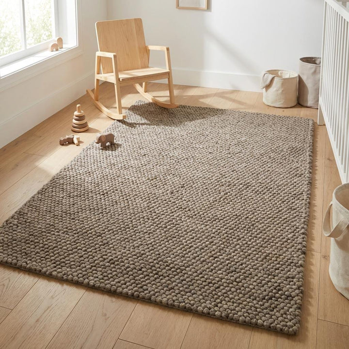 Translation missing: es.Modern chunky wool area rug made from natural wool yarn, ideal for nursery or bedroom floor decor