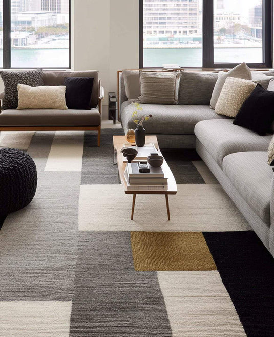 Translation missing: es.Close-up of the plush texture and distinct color blocks of the rug