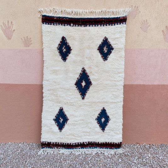 Translation missing: es.Handmade Moroccan Beni Ourain Rug with indigo diamond pattern on ivory background