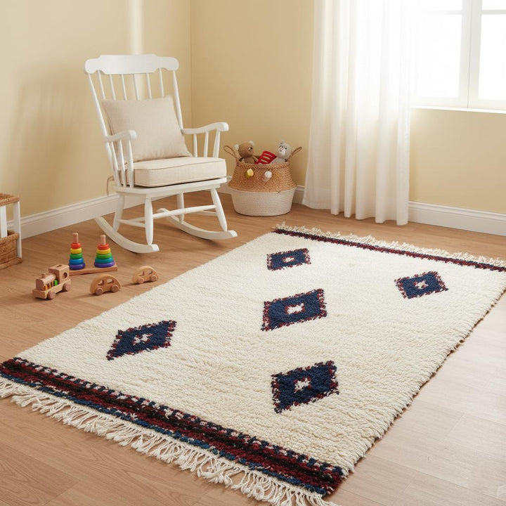 Translation missing: es.Plush area rug, handmade with sustainable wool, perfect for adding warmth and a global aesthetic to modern living spaces