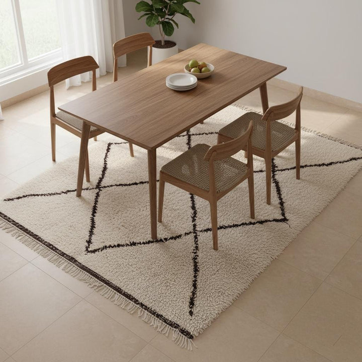 Translation missing: es.Minimalist Moroccan area rug made of hand-spun wool, showcasing traditional Berber craftsmanship