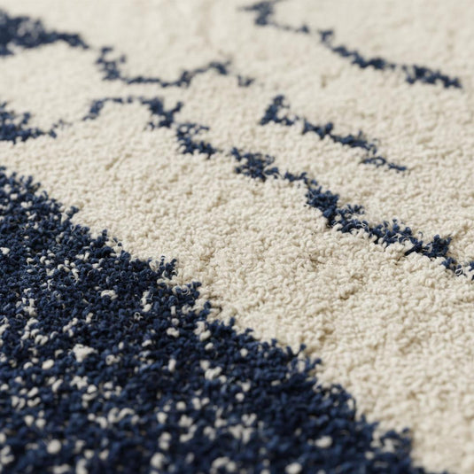 Translation missing: es.Moroccan mountain rug handmade from wool, soft and plush modern boho décor piece for bedroom or living room