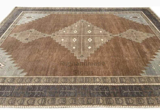 Translation missing: es.Handmade Oushak wool rug with vintage Turkish knot design in brown and beige, 8x10 feet