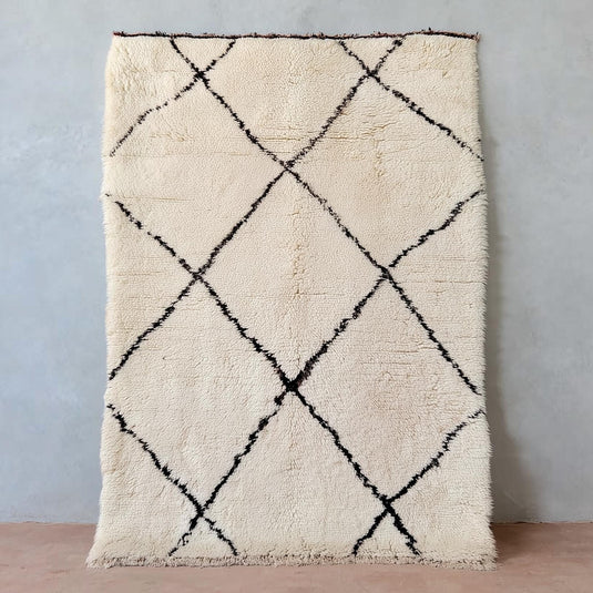 Translation missing: es.Handmade Wool Beni Ourain Rug with cream and black diamond pattern, soft natural wool Berber carpet