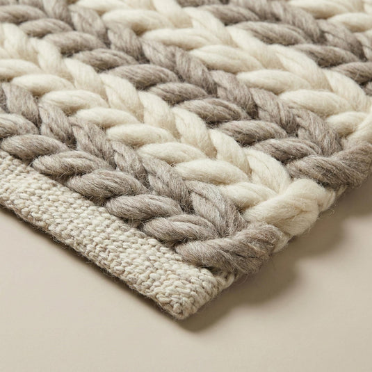 Translation missing: es.Handwoven chunky wool braided rug in neutral tones for farmhouse and minimalist decor