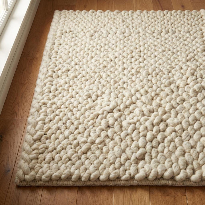 Translation missing: es.Handwoven Chunky Wool Rug | Braided Scandinavian Décor