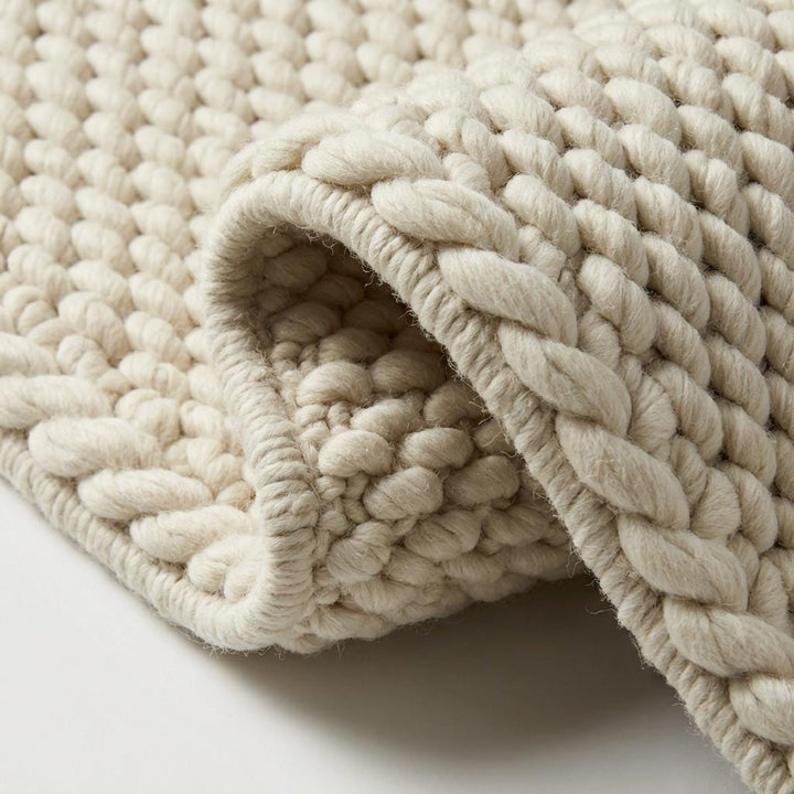 Translation missing: es.Handwoven Chunky Wool Rug | Braided Scandinavian Décor