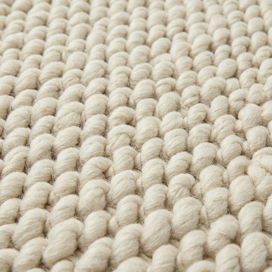 Translation missing: es.Natural wool area rug with cozy, oversized woven loops ideal for Scandinavian and minimalist décor