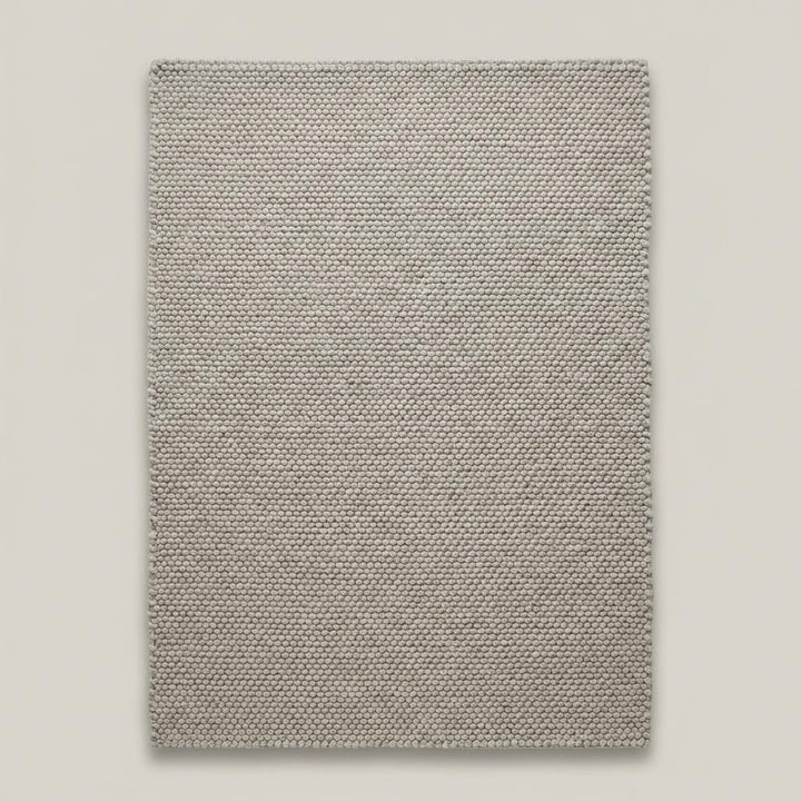 Translation missing: es.Chunky wool rug with thick handwoven texture in neutral gray, made from natural wool, perfect for cozy modern and Scandinavian home décor