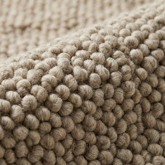 Translation missing: es.Handwoven chunky wool rug with neutral loop pile in farmhouse style interior setting