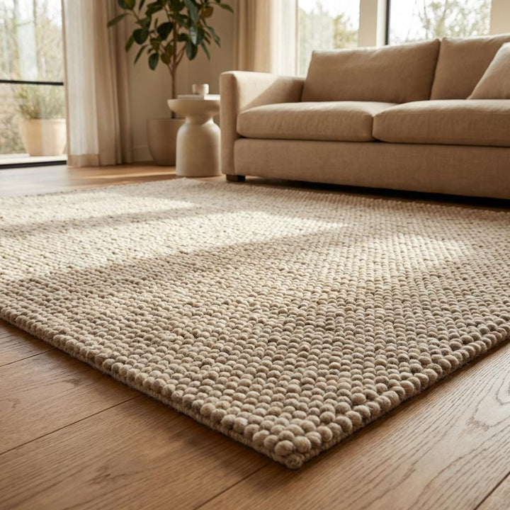 Translation missing: es.Thick wool rug detail featuring looped weave, high-quality natural fiber rug for warm home styling