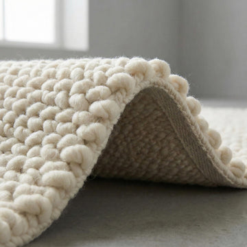 Translation missing: fr.Handwoven chunky wool rug in neutral cream with thick, cozy texture for Scandinavian and modern decor