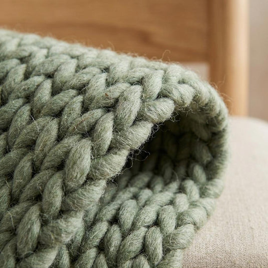 Translation missing: es.Handwoven chunky wool rug with thick texture in neutral Scandinavian decor style