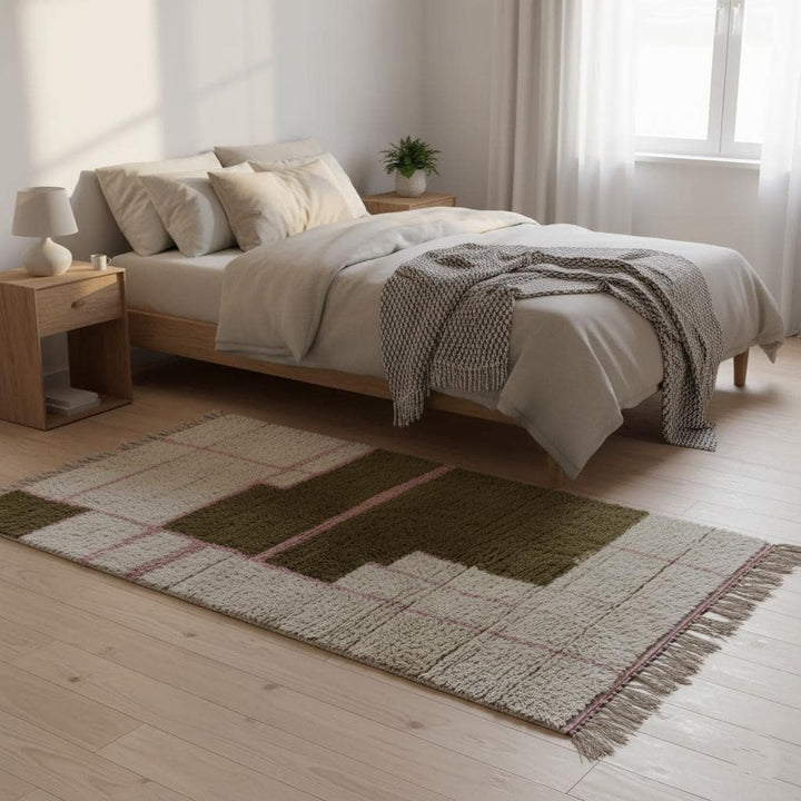 Translation missing: es.Textured Moroccan-style rug, cream and olive geometric motif with subtle pink grid lines, artisan fringe — ideal boho carpet, rugs rug teppich