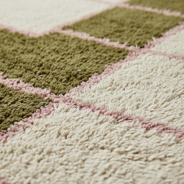 Translation missing: es.Modern Beni Ourain inspired wool rug — cream background, olive block pattern, dusty pink accents and fringe, versatile area rug, rugs rug carpet teppich