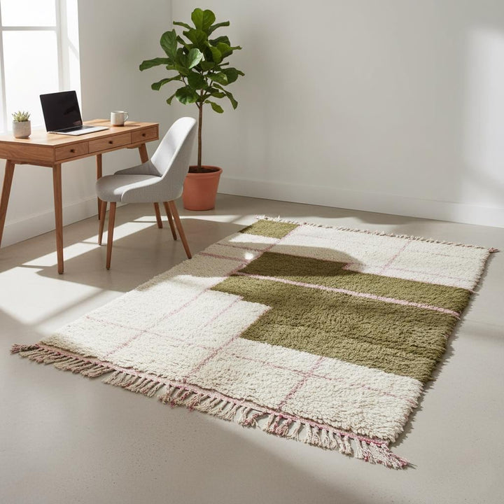 Translation missing: es.Handwoven Moroccan Beni Ourain Rug – Cream &amp; Olive Geometric Wool Shag
