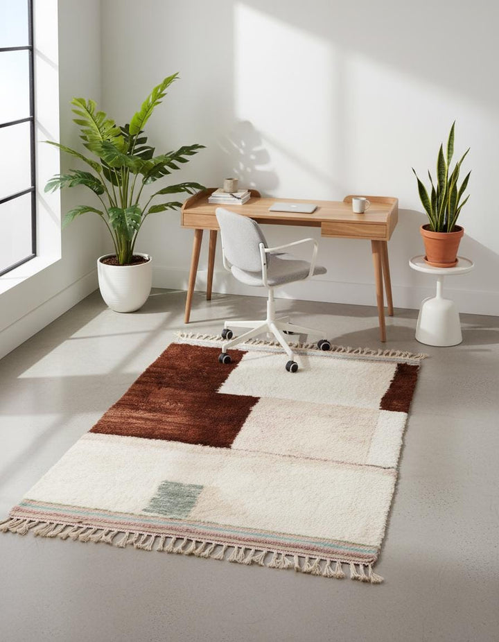 Translation missing: es.Textured artisanal wool shag rug with bold brown block and soft blush accents, finished with fringe — perfect area rug, rugs rug carpet teppich