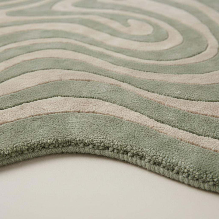 Translation missing: es.Close-up of hand tufted rug showing plush high pile texture, soft fibers, and dense craftsmanship