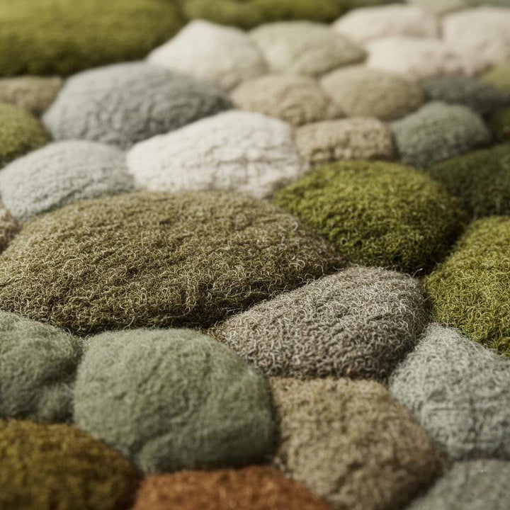 Translation missing: es.Designer floor piece – tufted moss-green luxury rug adding depth, comfort and nature-inspired style to any living space