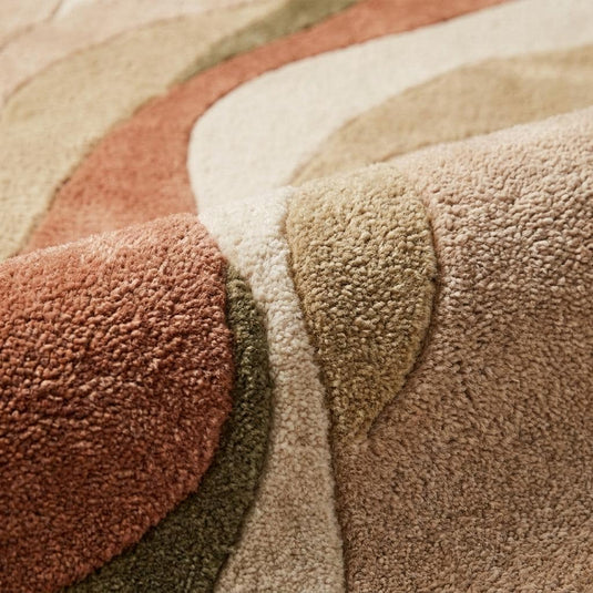 Translation missing: es.Close-up texture view of hand-tufted wool blend rug showing carved cut pile details, soft surface texture, and layered earth tone pattern __etsy:8042235197